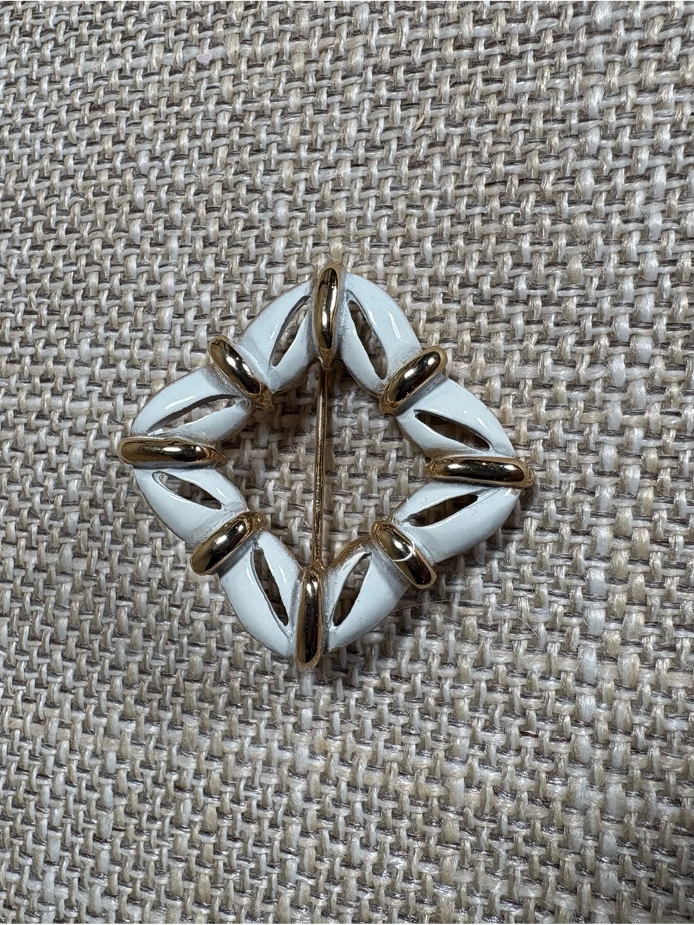 White and Gold Openwork Diamond-Shaped Enamel Brooch - Women Jewelry